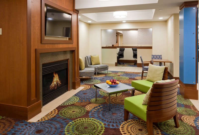 Holiday Inn Express CEDAR RAPIDS (COLLINS RD) - Cedar Rapids, IA