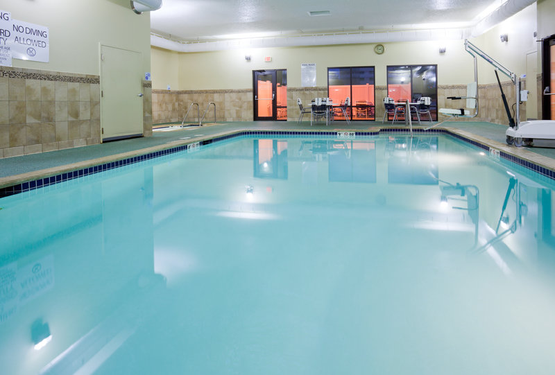 Holiday Inn Express CEDAR RAPIDS (COLLINS RD) - Cedar Rapids, IA