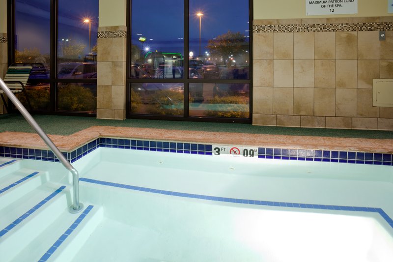 Holiday Inn Express CEDAR RAPIDS (COLLINS RD) - Cedar Rapids, IA