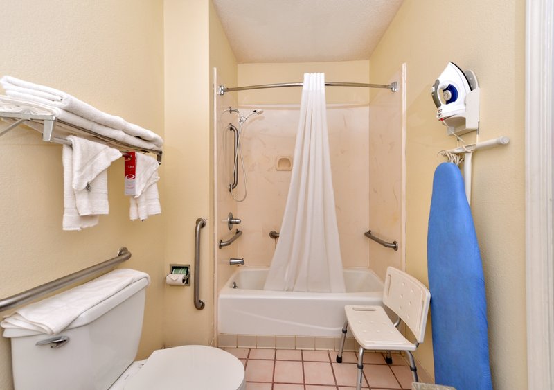 Quality Inn - Canton, MS