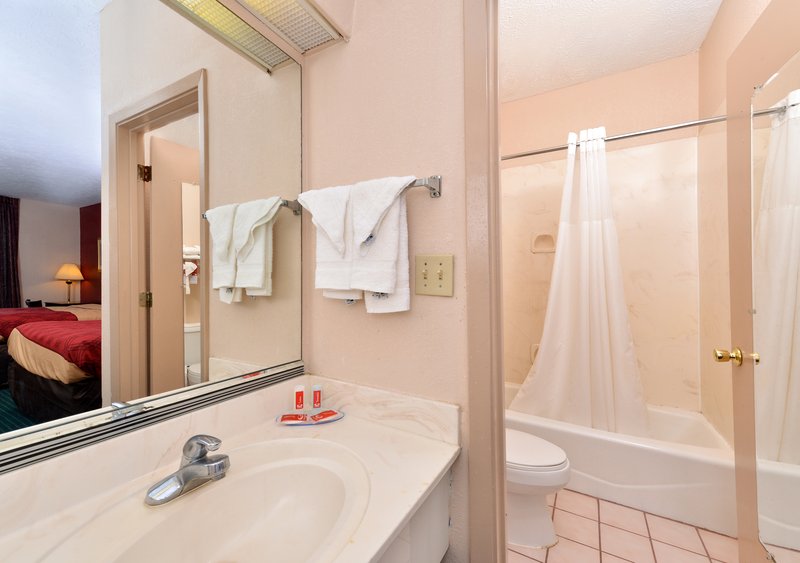 Quality Inn - Canton, MS