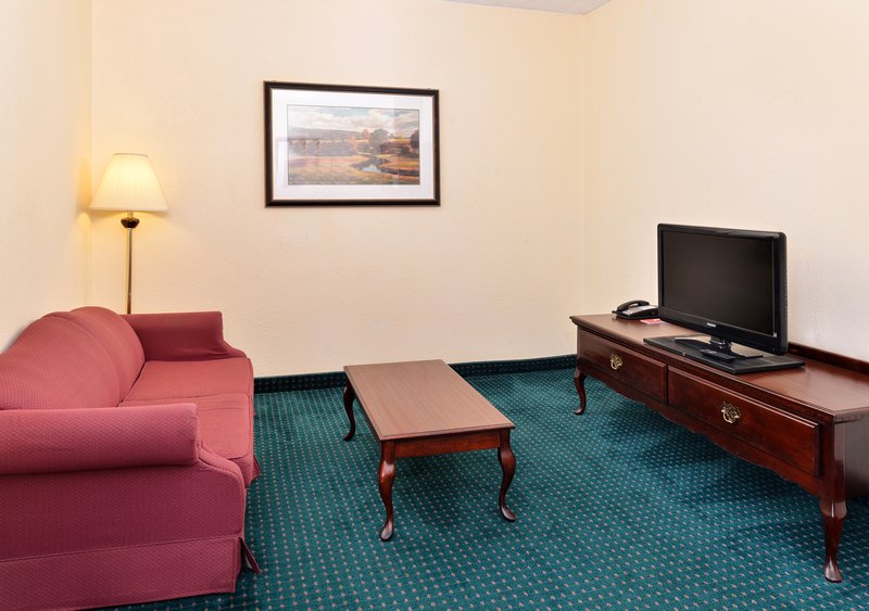 Quality Inn - Canton, MS