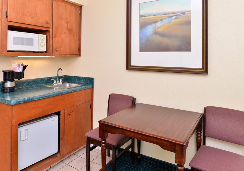 Quality Inn - Canton, MS