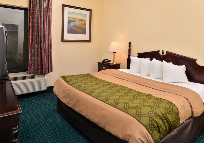 Quality Inn - Canton, MS