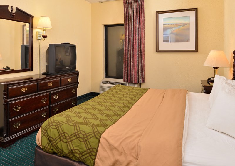 Quality Inn - Canton, MS