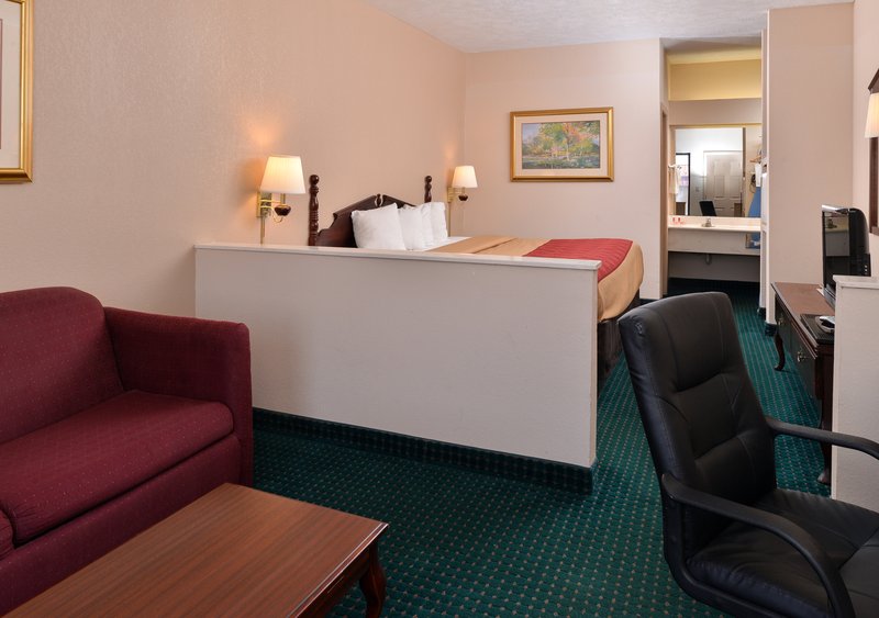 Quality Inn - Canton, MS