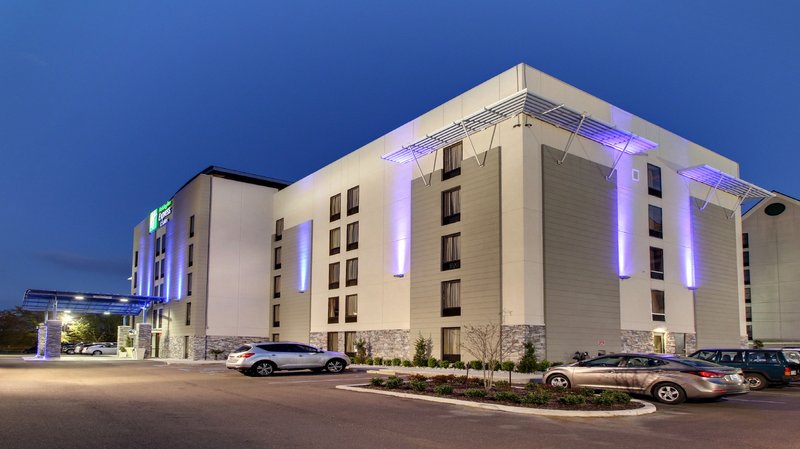 Holiday Inn Express Hotel & Suites Jackson Downtown-Coliseum - Jackson, MS