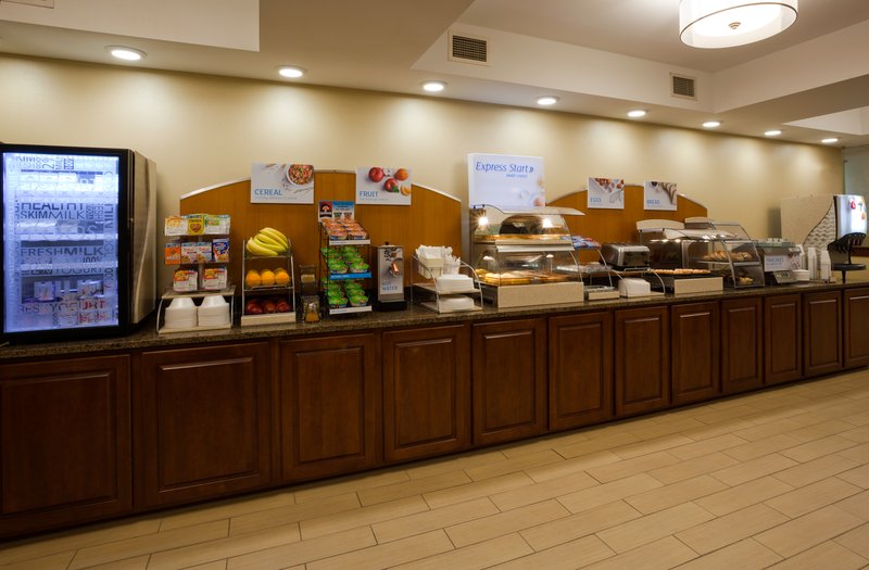 Holiday Inn Express CEDAR RAPIDS (COLLINS RD) - Cedar Rapids, IA