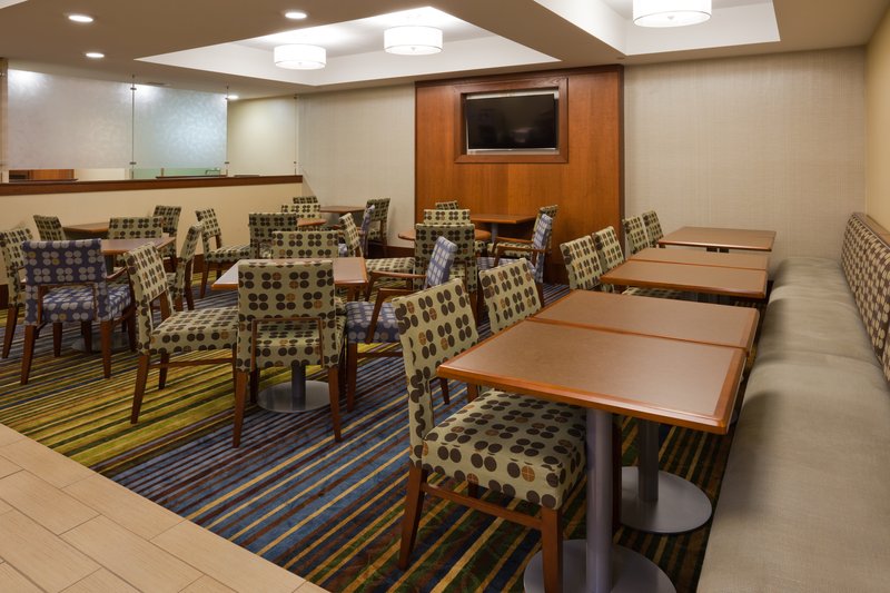 Holiday Inn Express CEDAR RAPIDS (COLLINS RD) - Cedar Rapids, IA