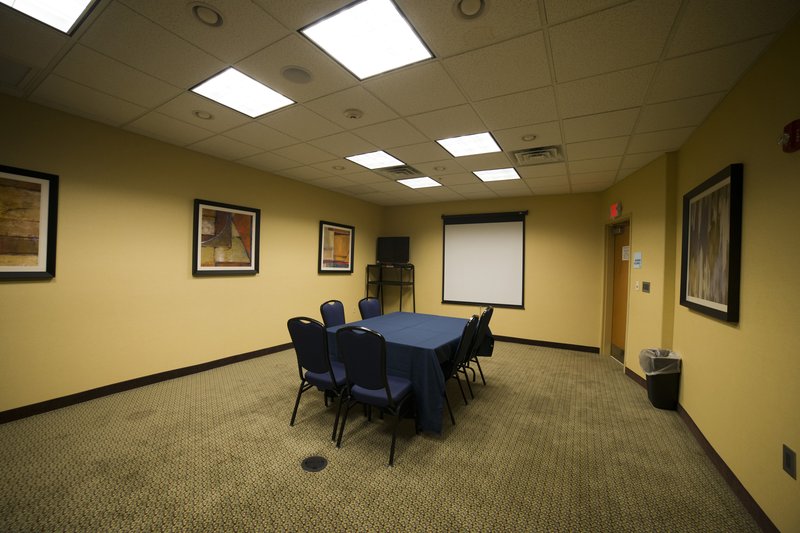 Holiday Inn Express & Suites ATLANTA EAST - LITHONIA - Dunwoody, GA
