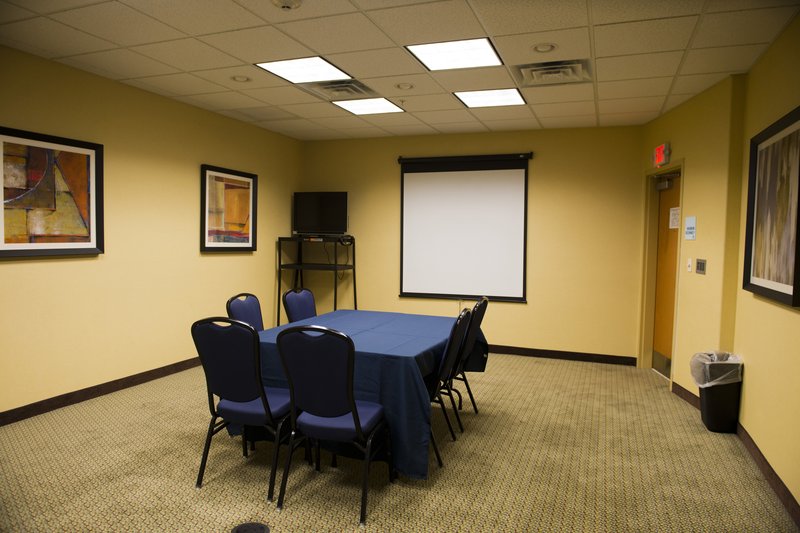 Holiday Inn Express & Suites ATLANTA EAST - LITHONIA - Dunwoody, GA
