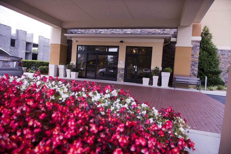 Holiday Inn Express & Suites ATLANTA EAST - LITHONIA - Dunwoody, GA