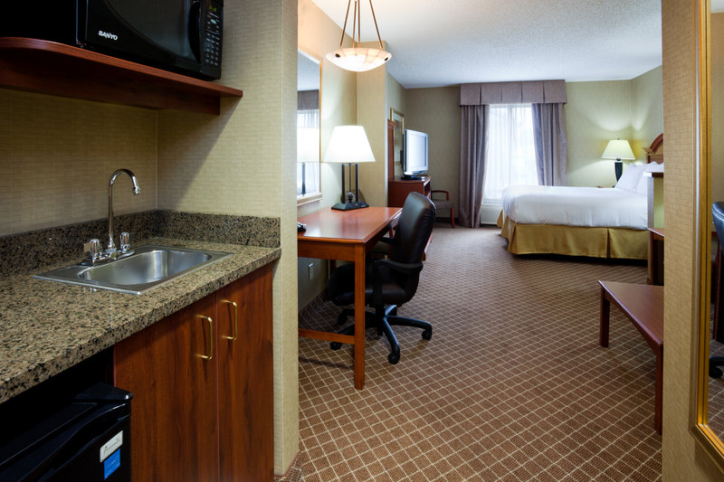 Holiday Inn Express CEDAR RAPIDS (COLLINS RD) - Cedar Rapids, IA
