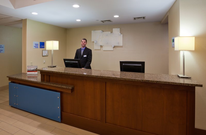 Holiday Inn Express CEDAR RAPIDS (COLLINS RD) - Cedar Rapids, IA