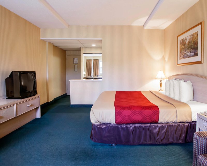 Econo Lodge - Somerset, NJ