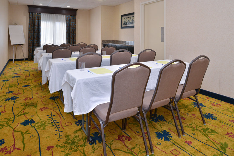 Holiday Inn Express & Suites CATHEDRAL CITY (PALM SPRINGS) - Yucca Valley, CA