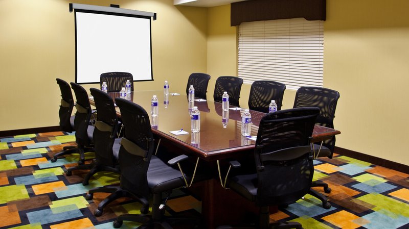 Holiday Inn Express GROVE CITY (OUTLET CENTER) - Mercer, PA