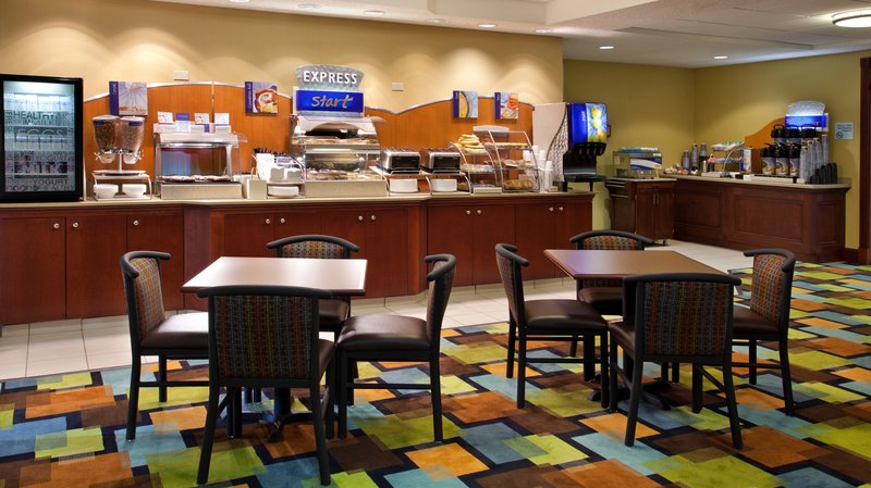 Holiday Inn Express GROVE CITY (OUTLET CENTER) - Mercer, PA