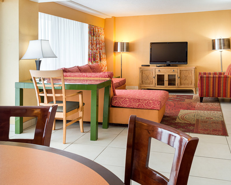 Comfort Inn & Suites Virginia Beach - Oceanfront - Virginia Beach, VA