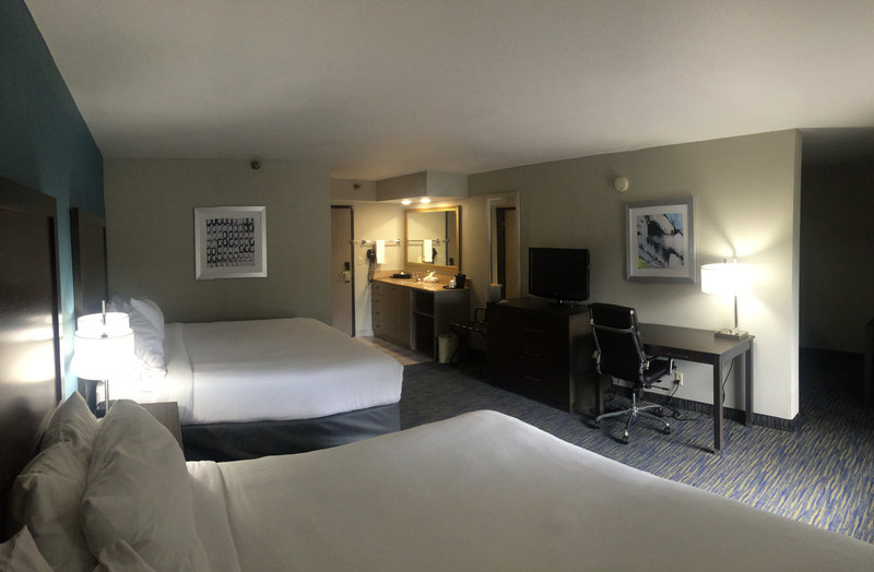 Holiday Inn Express & Suites FAYETTEVILLE-UNIV OF AR AREA - Springdale, AR