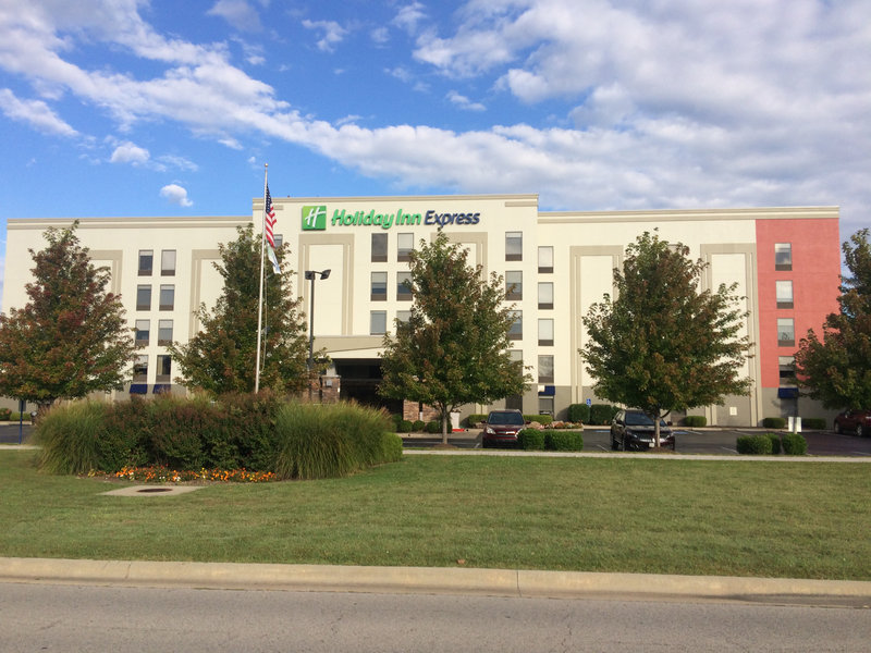 Holiday Inn Express & Suites FAYETTEVILLE-UNIV OF AR AREA - Springdale, AR