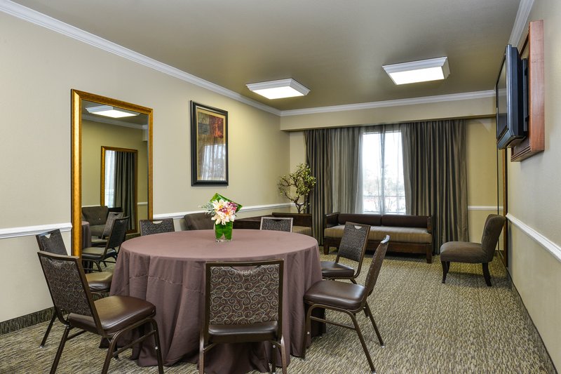 Holiday Inn & Suites - McKinney, TX