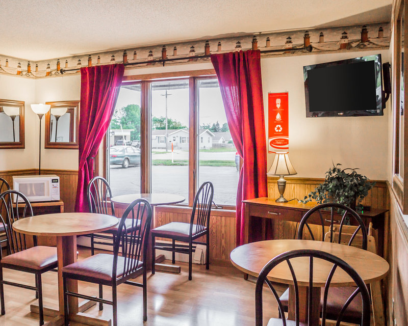 Econo Lodge - Escanaba, MI