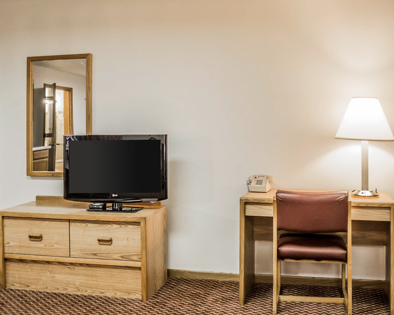 Econo Lodge - Escanaba, MI