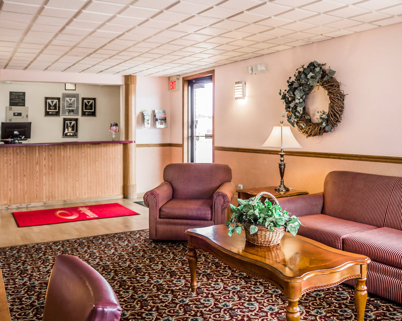 Econo Lodge - Escanaba, MI