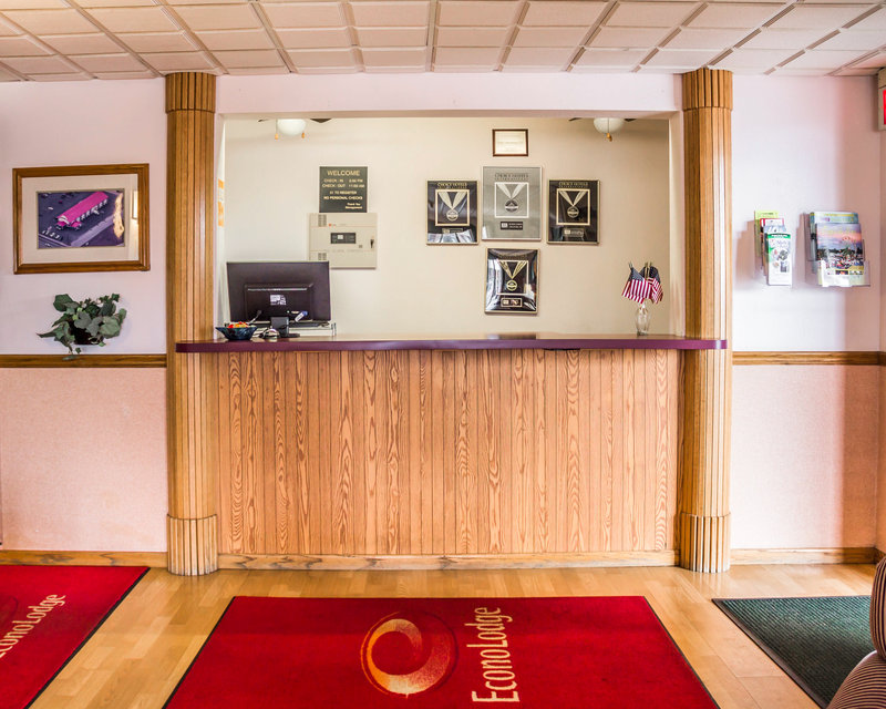 Econo Lodge - Escanaba, MI