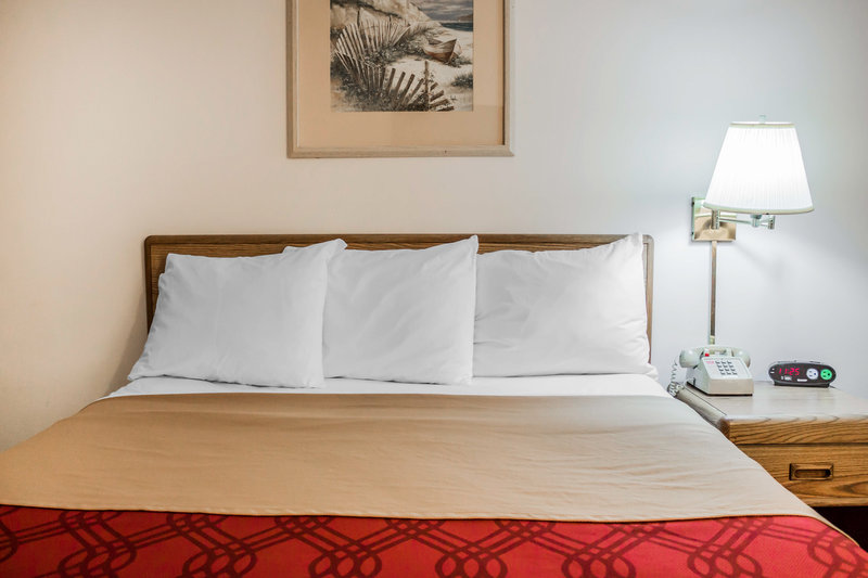 Econo Lodge - Escanaba, MI
