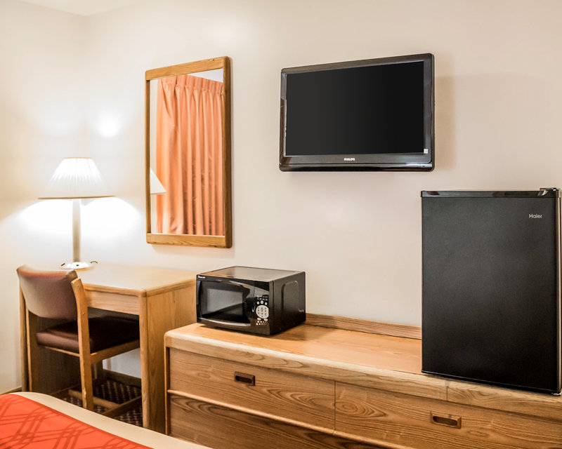 Econo Lodge - Escanaba, MI