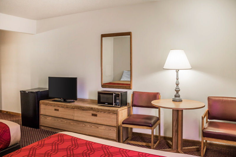 Econo Lodge - Escanaba, MI