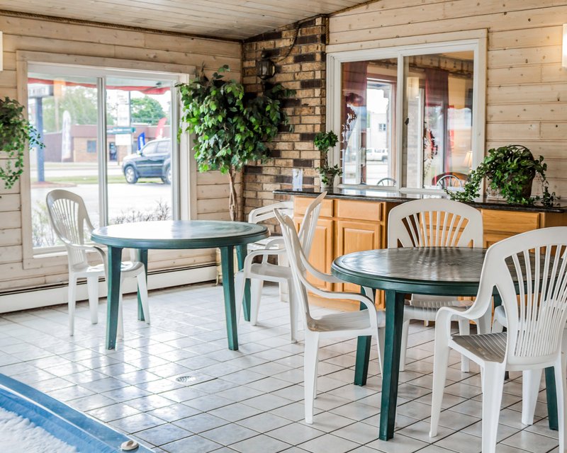 Econo Lodge - Escanaba, MI