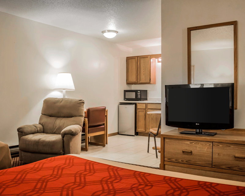 Econo Lodge - Escanaba, MI