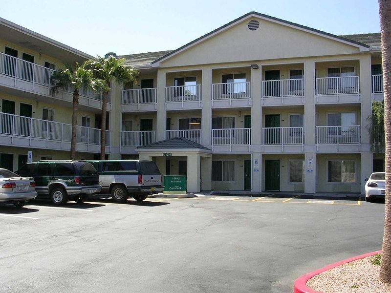 HomeTowne Studios PhoenixWest 2 Reviews 4861 W McDowell Rd