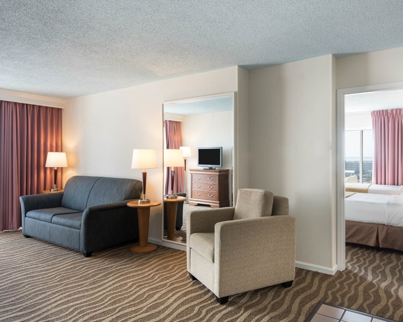 Quality Inn & Suites Beachfront - Ocean City, MD