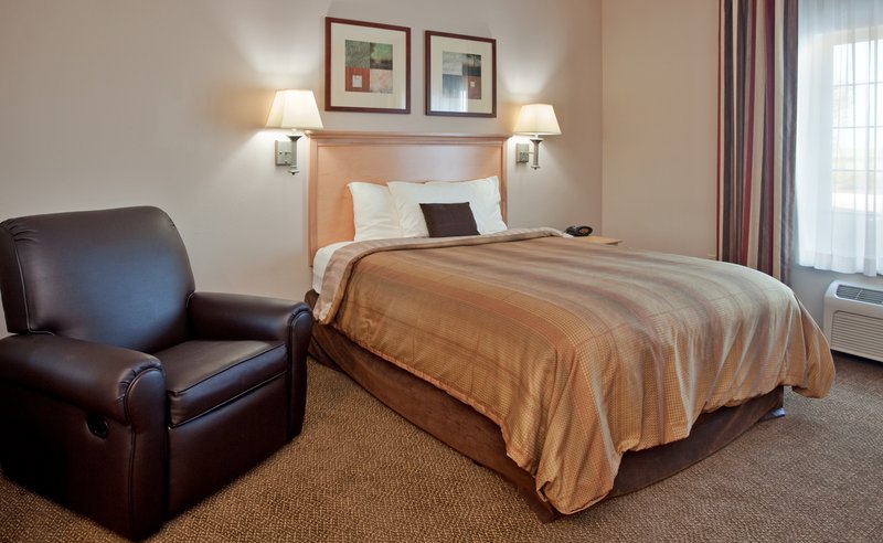 Candlewood Suites OLATHE - Olathe, KS