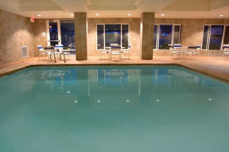 Holiday Inn Express YREKA-SHASTA AREA - Shasta Lake, CA