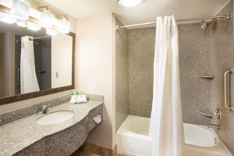 Holiday Inn Express YREKA-SHASTA AREA - Shasta Lake, CA