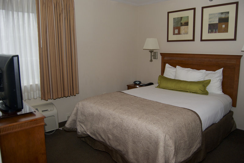 Candlewood Suites ELKHART - Elkhart, IN