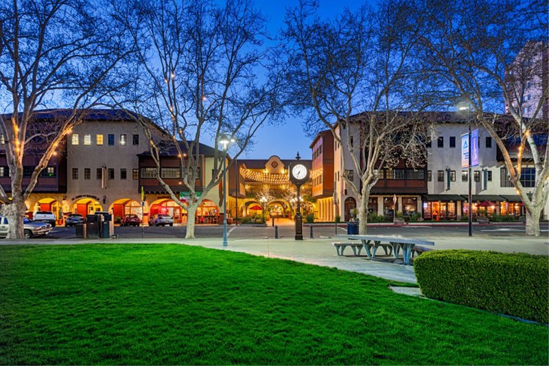 Vineyards Chop House-Crowne Plaza Hotel Concord - Concord, CA