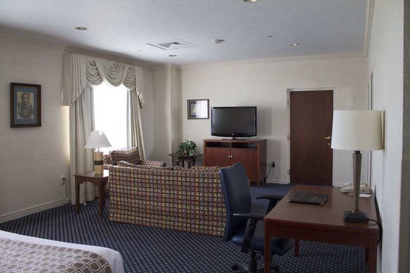 Crowne Plaza-Springfield - Mount Pulaski, IL
