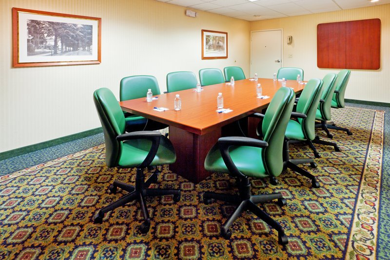 Holiday Inn Express SOUTHINGTON - Southington, CT