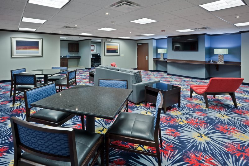 Holiday Inn Express CLEVELAND AIRPORT - BROOK PARK - Brook Park, OH