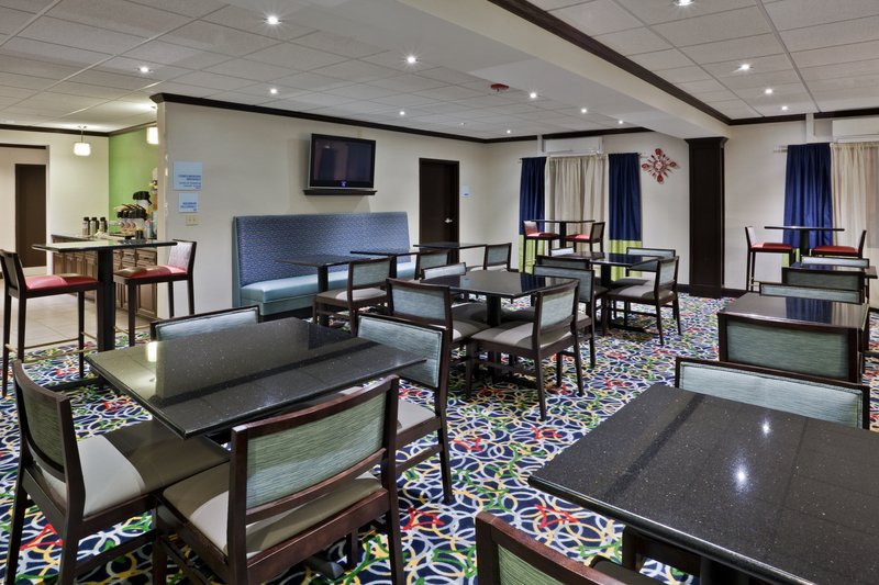 Holiday Inn Express CLEVELAND AIRPORT - BROOK PARK - Brook Park, OH