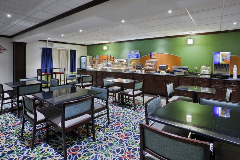 Holiday Inn Express CLEVELAND AIRPORT - BROOK PARK - Brook Park, OH