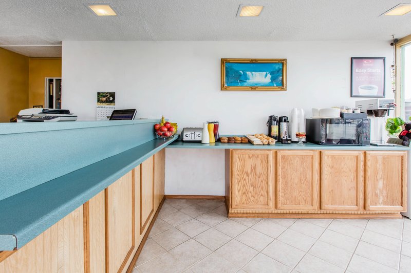 Econo Lodge Eureka By Humboldt Bay - Eureka, CA