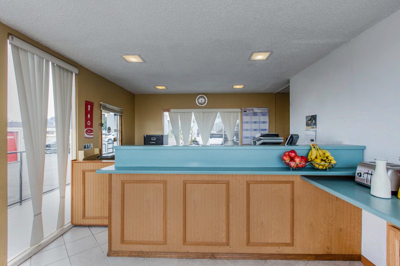 Econo Lodge Eureka By Humboldt Bay - Eureka, CA