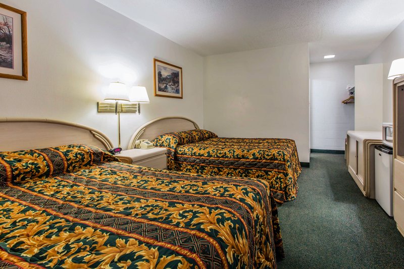 Econo Lodge Eureka By Humboldt Bay - Eureka, CA